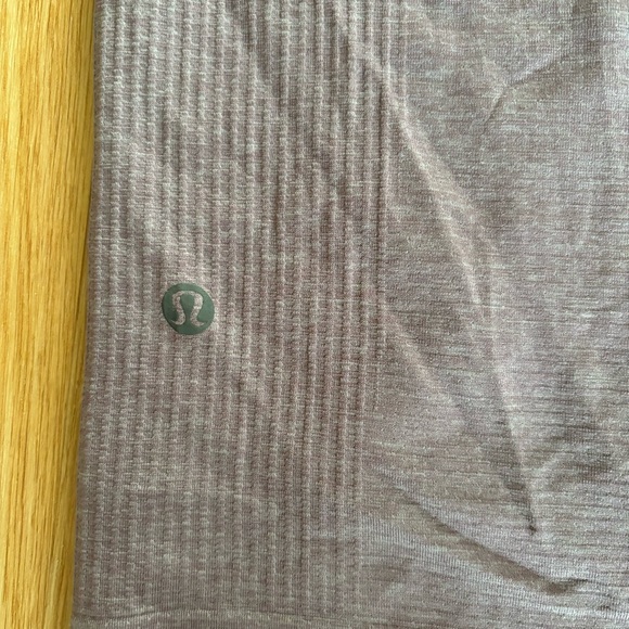 Lululemon metal vent tank / sleeveless shirt - Picture 4 of 5